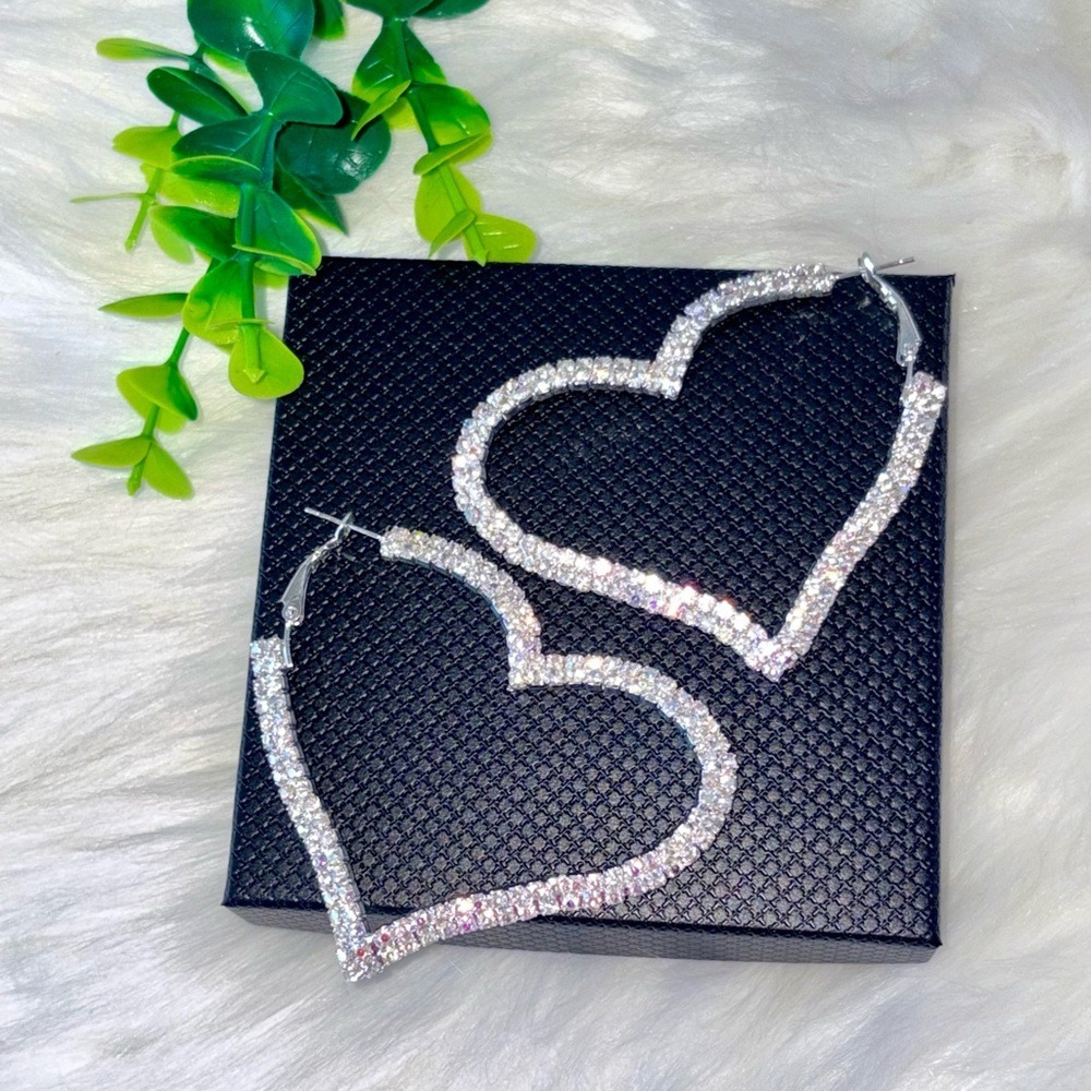 Sparkling Rhinestone‎ Heart Hoop Earrings - Picture 16 of 17